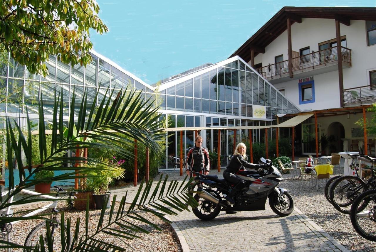 קולדראנו Hotel Bamboo Haupthaus מראה חיצוני תמונה